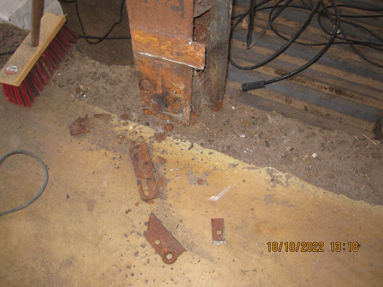 Der Schrottplatz - Spiegelsymmetrisch des Showrooms