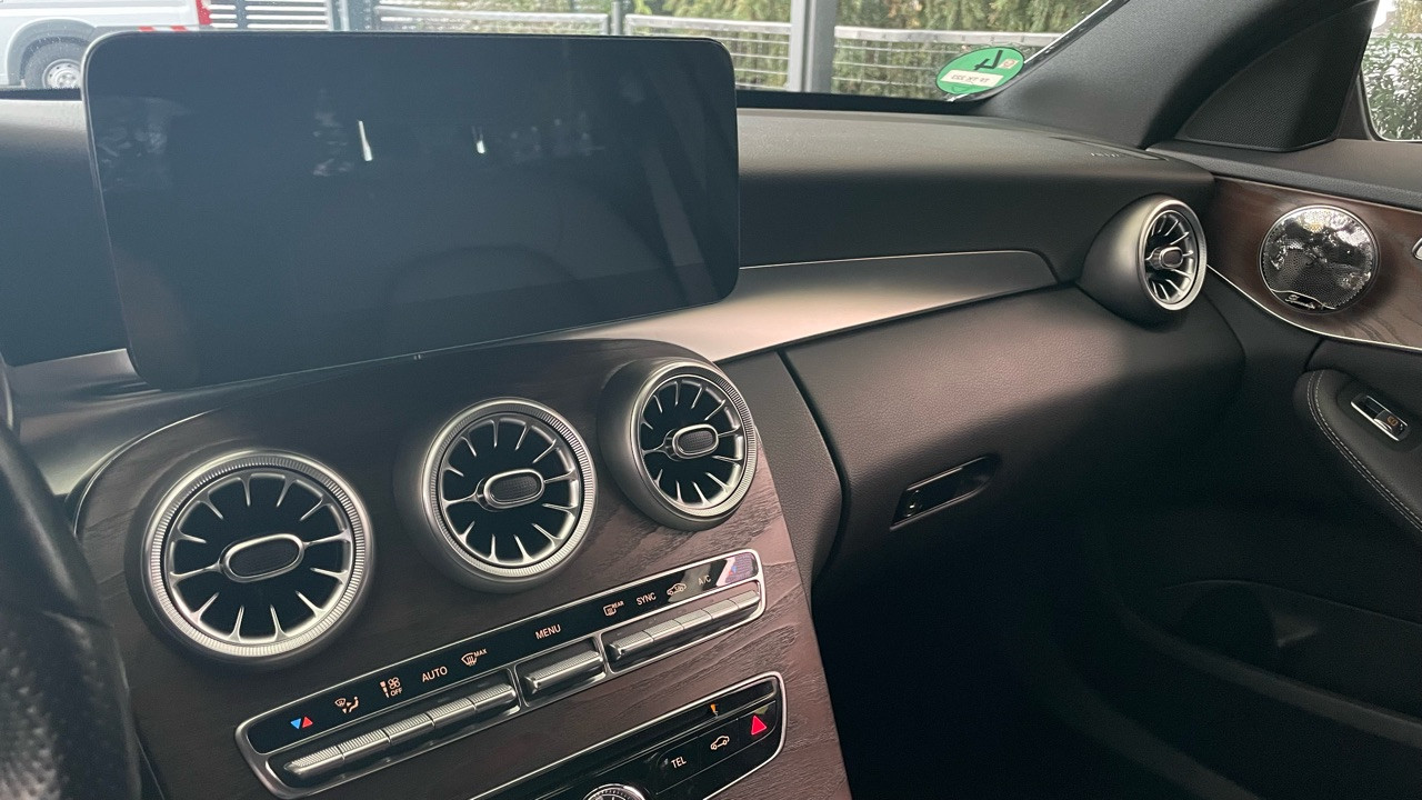 W205 LED Lüftungsdüsen - Wo anschließen?