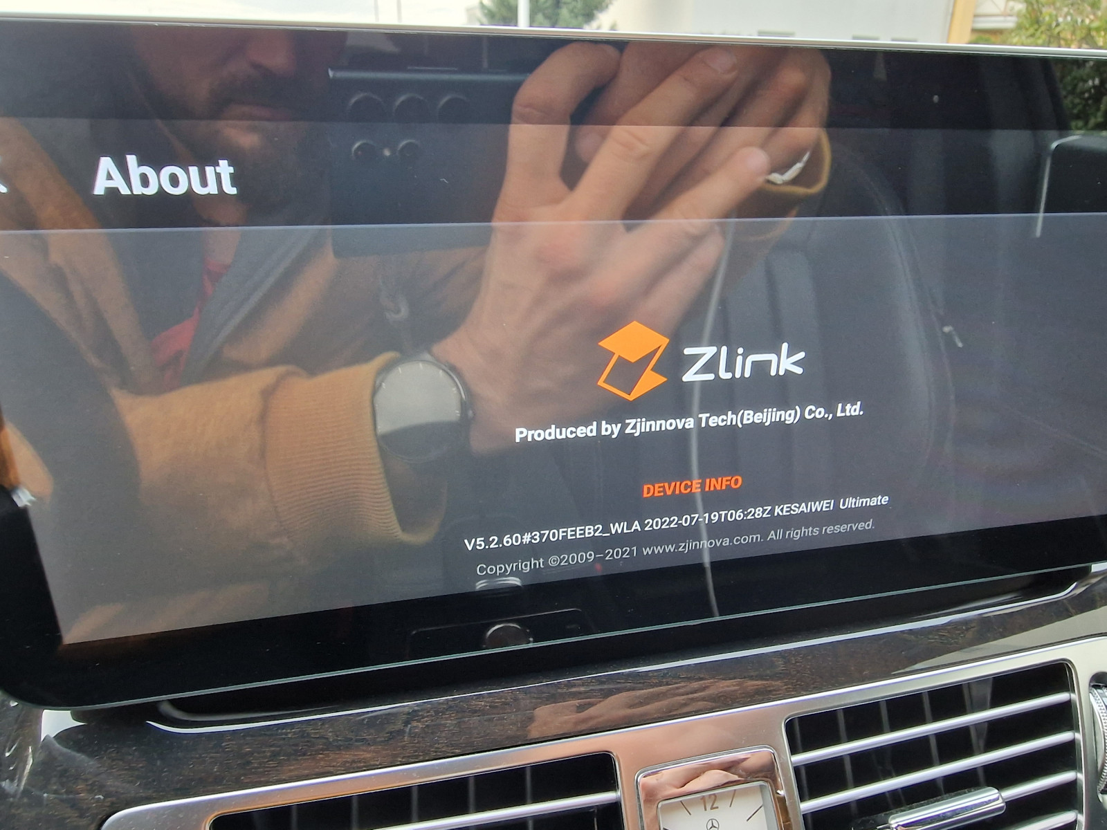 Infos und Bilder zum 10,25 Zoll Nachrüstdisplay