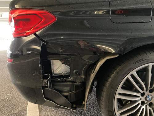 Aufgeschnitter Heckstoßfänger