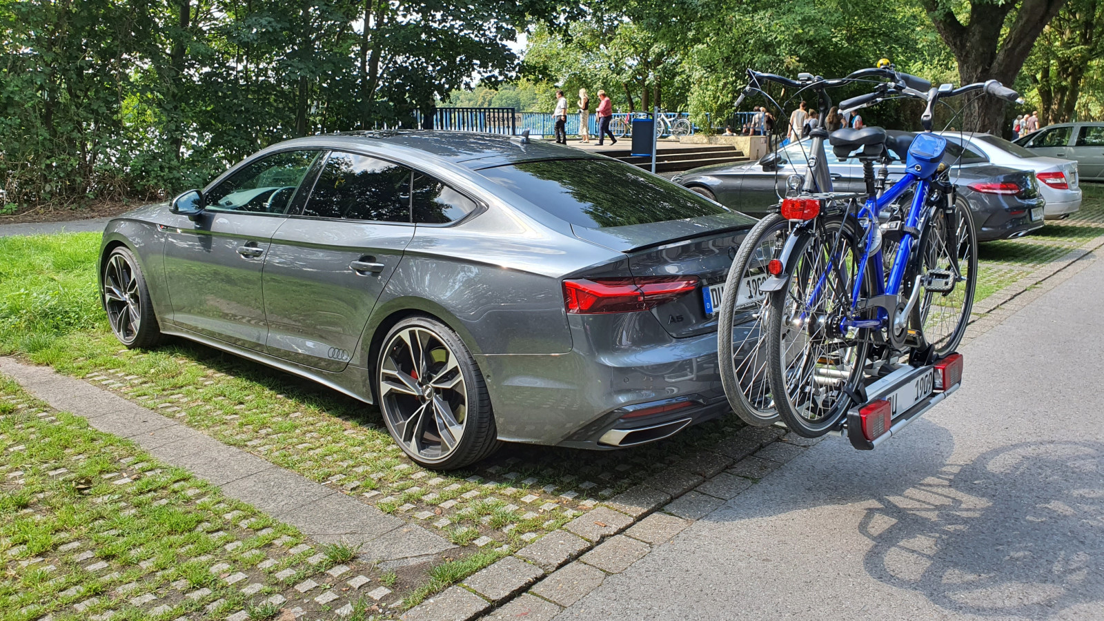 Trapezoid Felgen drehen entgegengesetzt-was hat sich Audi dabei gedacht?
