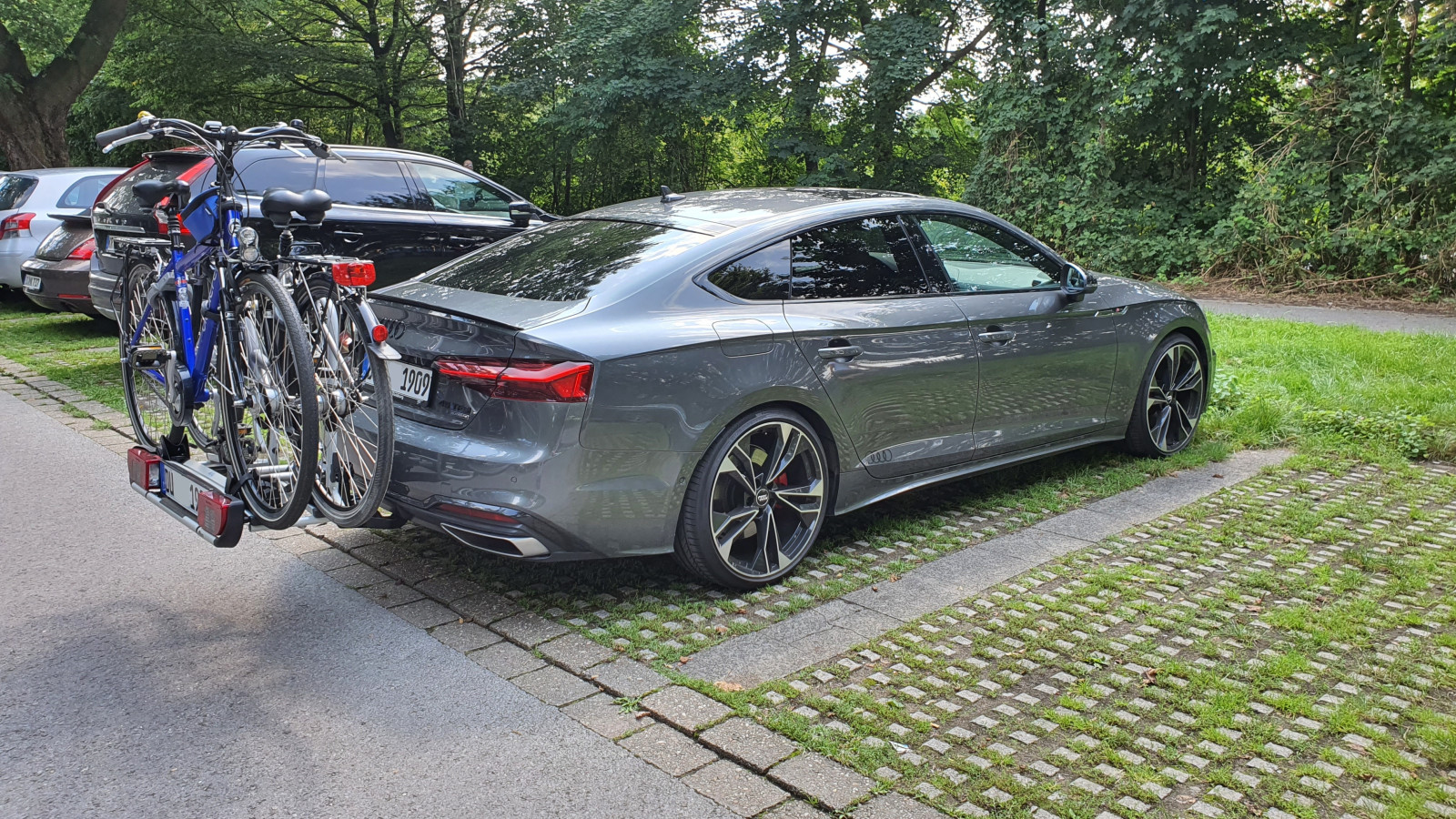 Trapezoid Felgen drehen entgegengesetzt-was hat sich Audi dabei gedacht?