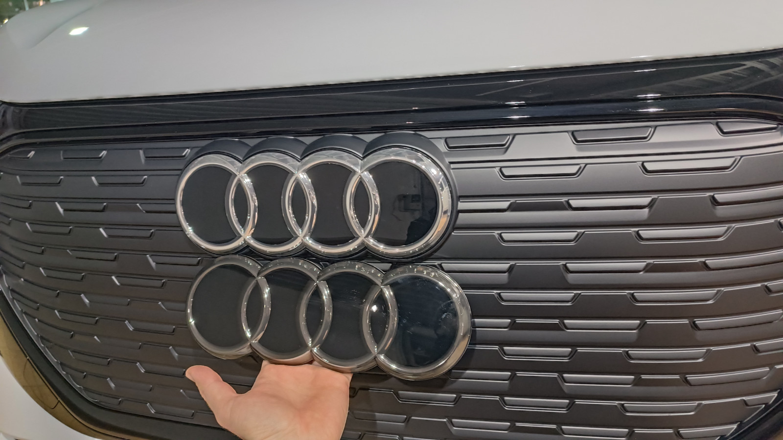 Schwarze Audi Ringe (vorne/hinten) nachrüsten
