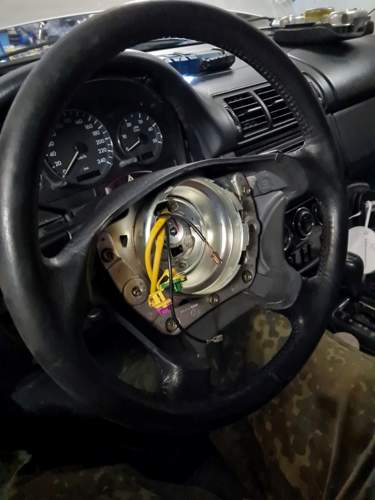 Lenkrad-ausgebaut-ii