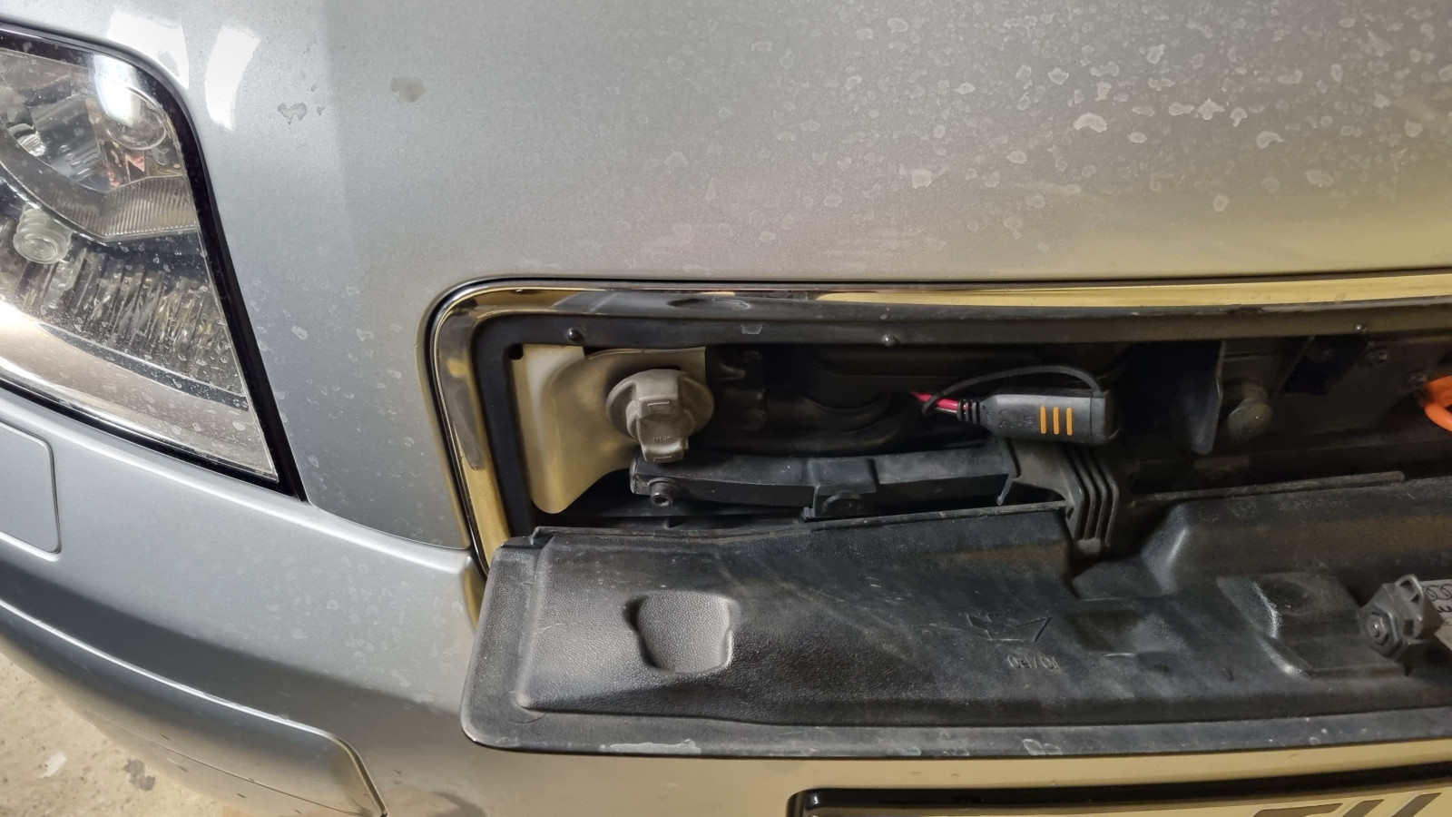 Verbindung Batterieladegerät mit Batterie