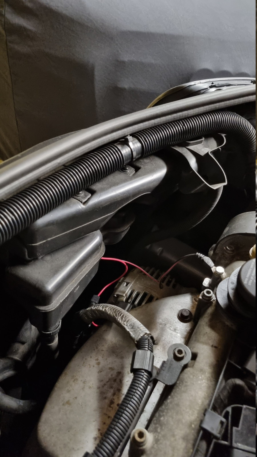 Verbindung Batterieladegerät mit Batterie