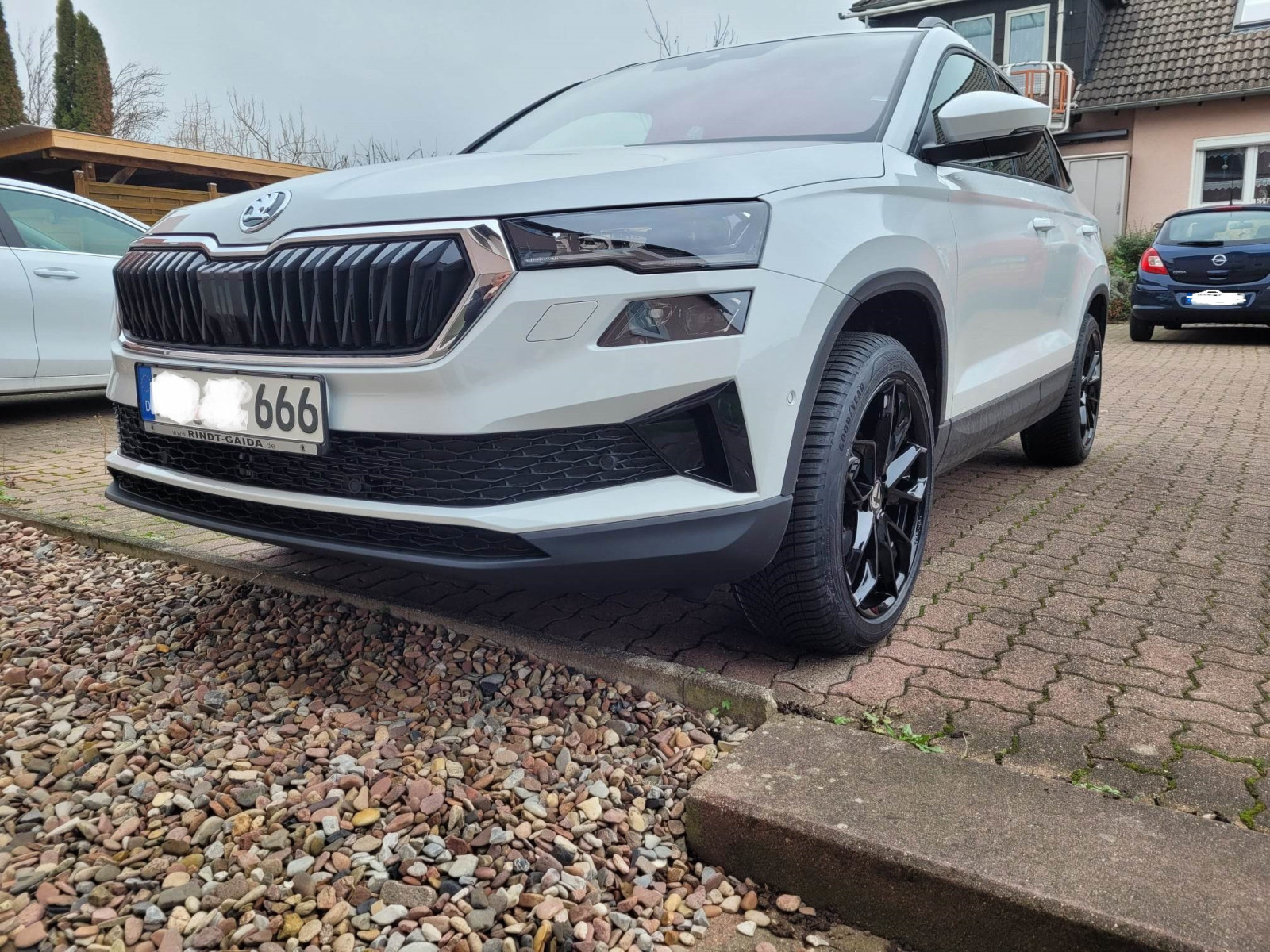 Zeigt doch mal eure Skoda Karoqs