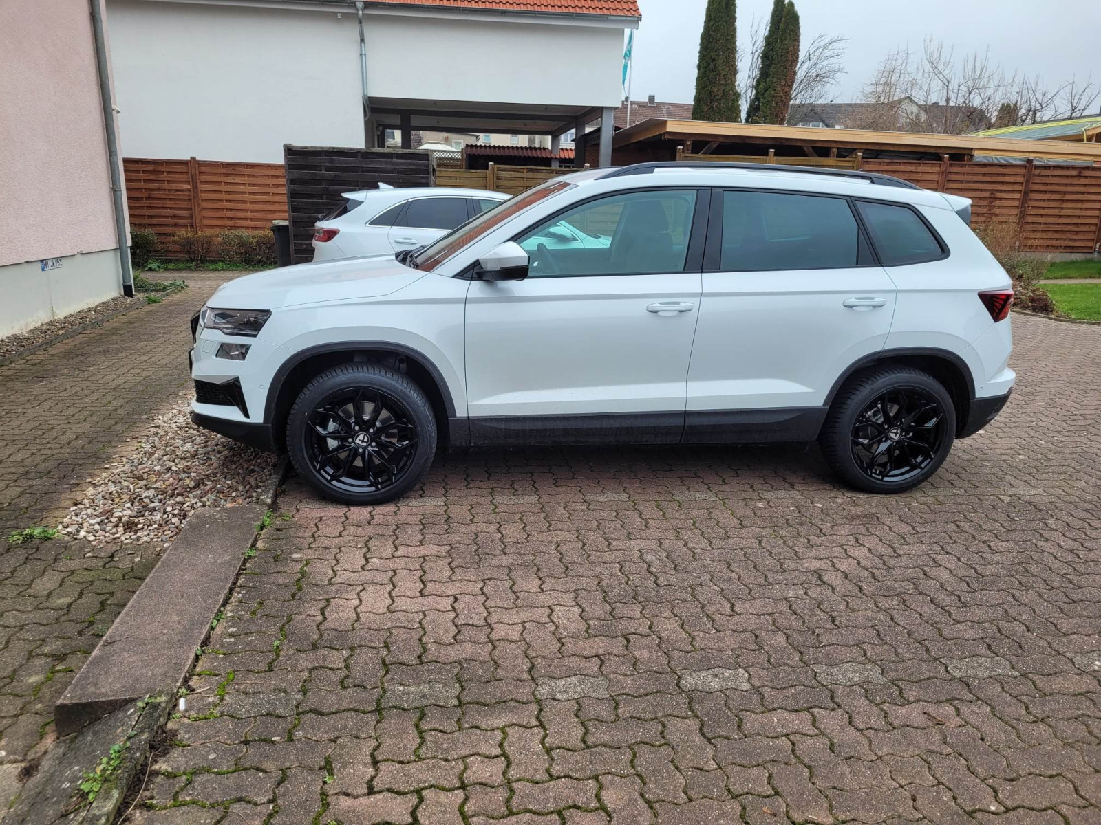 Zeigt doch mal eure Skoda Karoqs