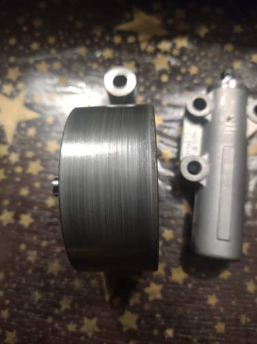 Spannrolle mit Schleifspuren.jpg