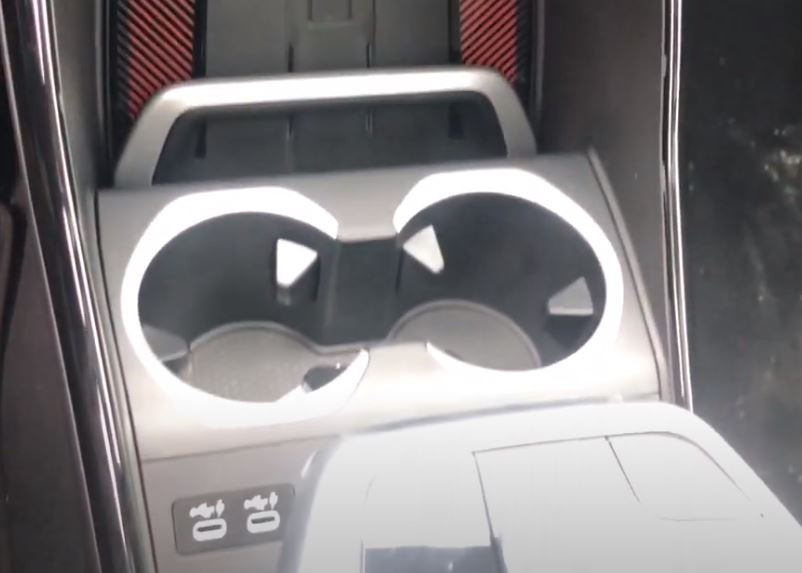 Arretierung Getränkehalter