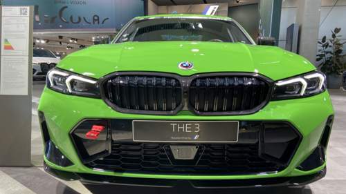 BMW 330e in Verde Mantis