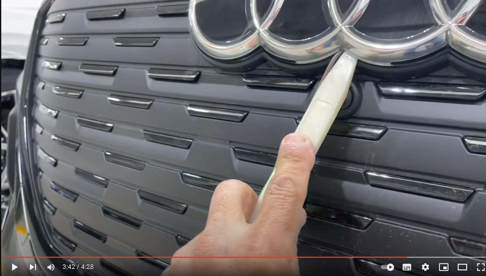 Schwarze Audi Ringe (vorne/hinten) nachrüsten