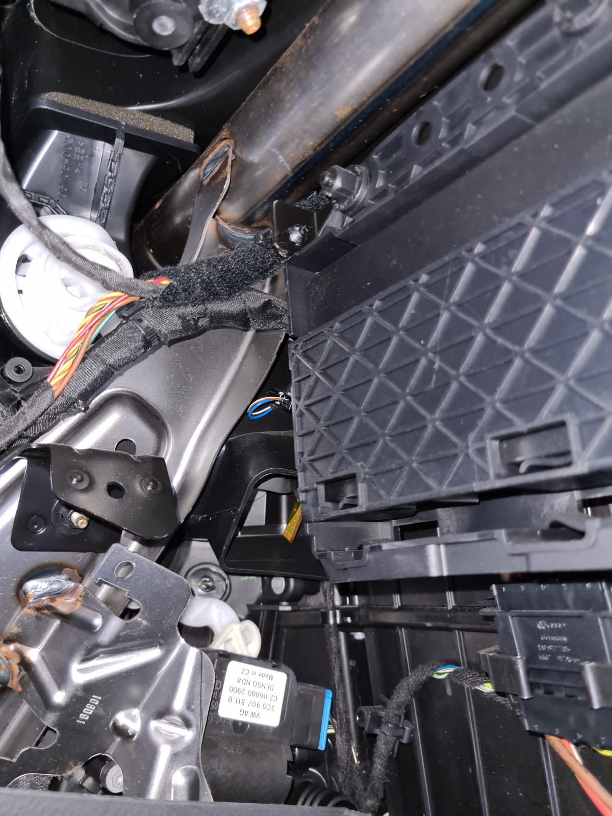 Knacken/Knistern aus Armaturenbrett