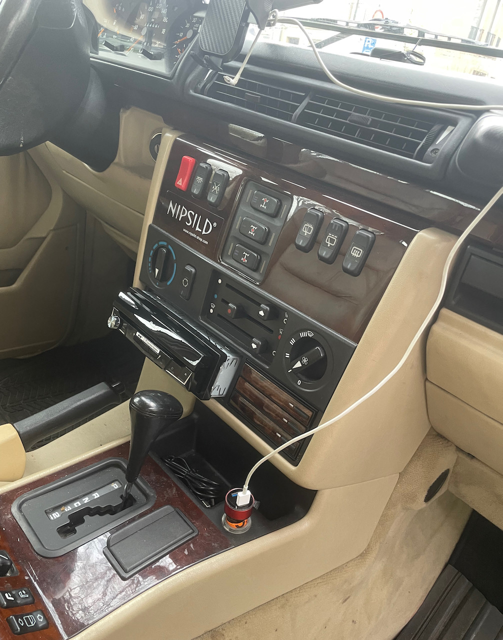 Mittelkonsole ausbauen wg. Einbau DAB-Radio G320 Bj. 1995