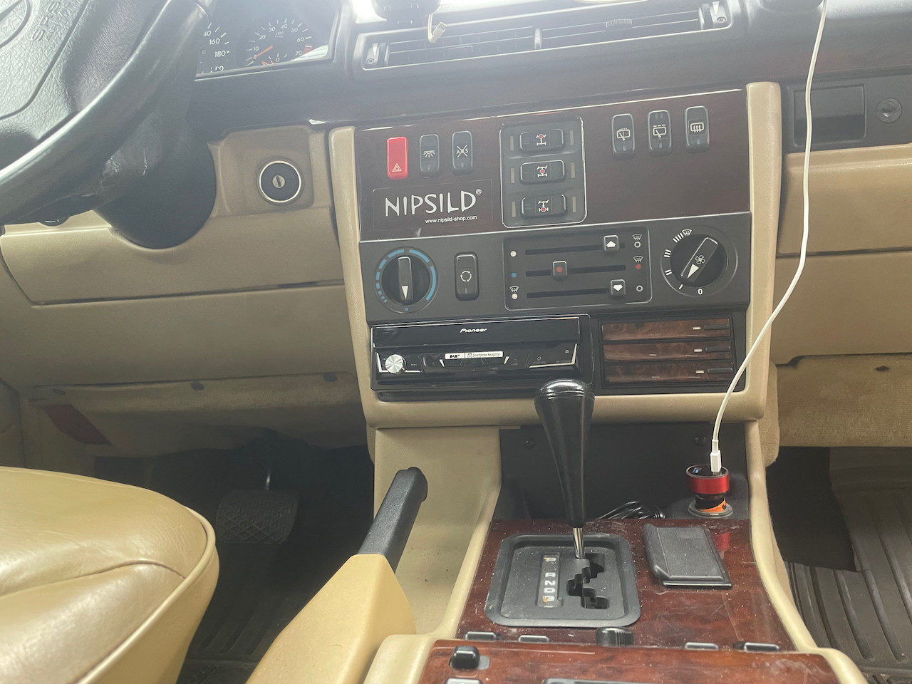 Mittelkonsole ausbauen wg. Einbau DAB-Radio G320 Bj. 1995