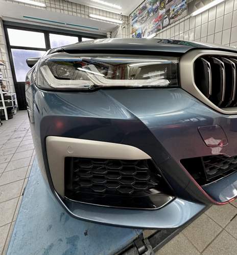 Blende vorne rechts 1