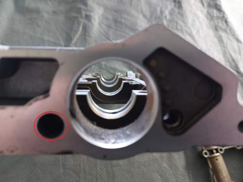 Oelbohrung zur Unterdruckpumpe