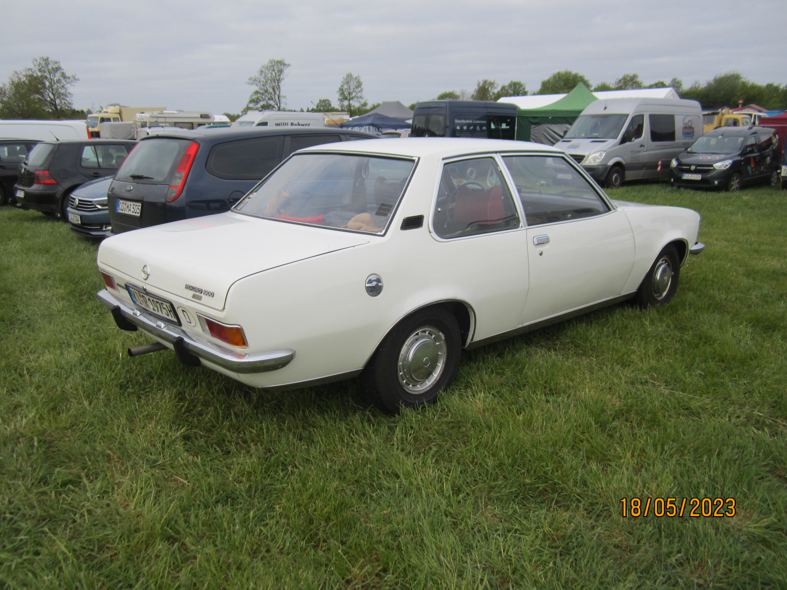 Der Schrottplatz - Spiegelsymmetrisch des Showrooms