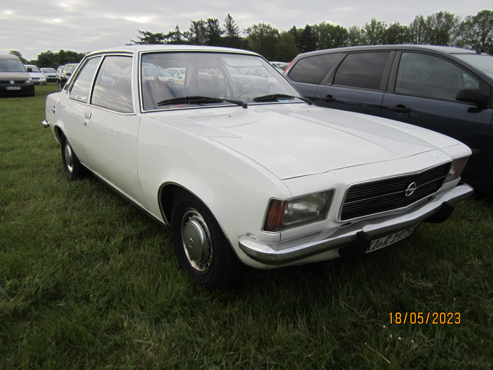 Der Schrottplatz - Spiegelsymmetrisch des Showrooms