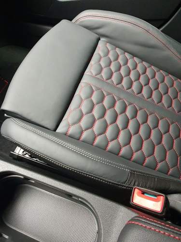 Verschiedene Farben der Nähte