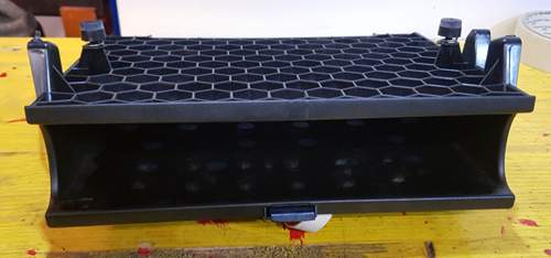 Fach fuer Bordmappe Handschuhfach.jpg