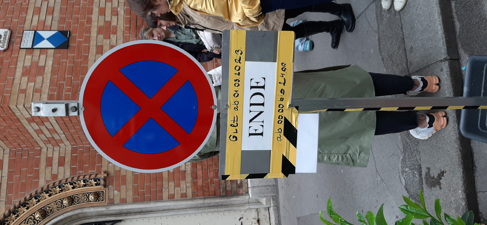 Absolutes Halteverbot mit Datum und Zeit