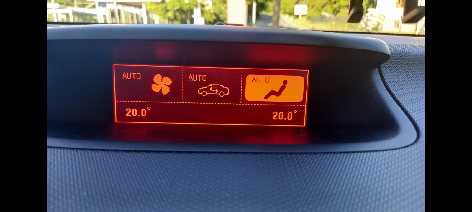 Dauerhafter Umluftbetrieb bei Aktivieren der Klimaautomatik