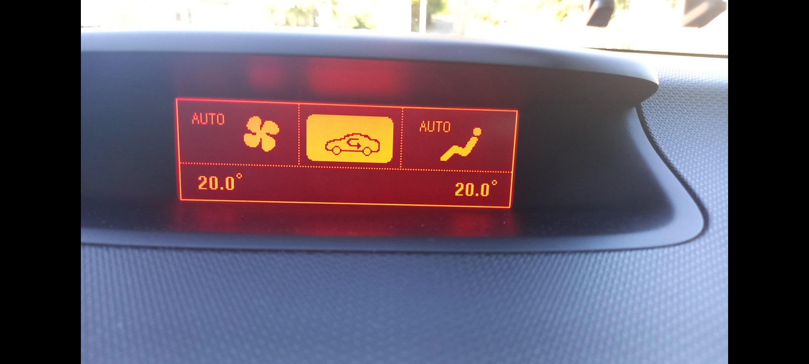 Dauerhafter Umluftbetrieb bei Aktivieren der Klimaautomatik