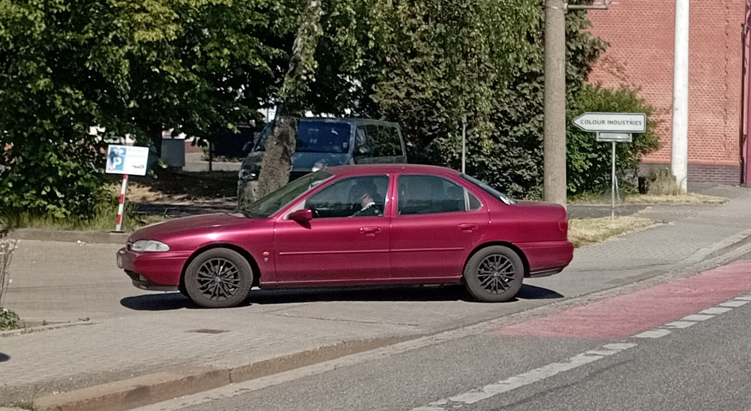 Der Schrottplatz - Spiegelsymmetrisch des Showrooms