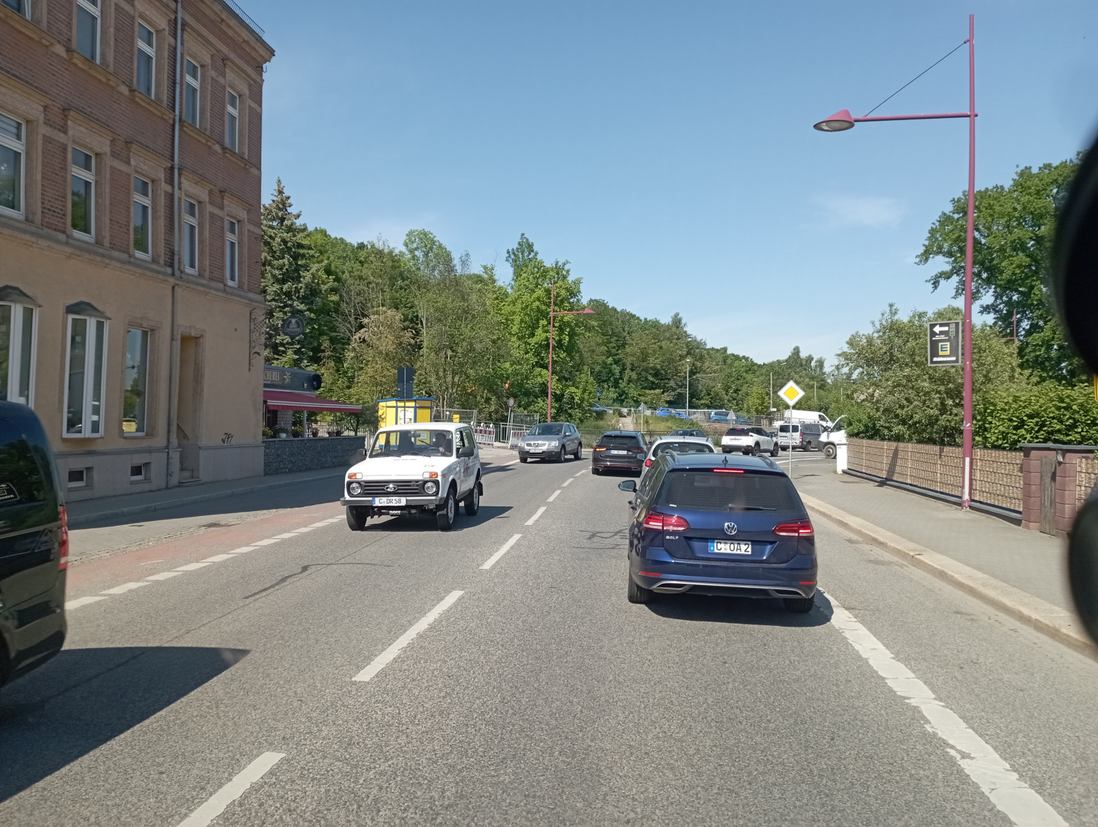 Der Schrottplatz - Spiegelsymmetrisch des Showrooms