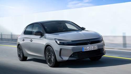 Opel-corsa-facelift-2023-silbergrau-fahrend-beifahrerseite