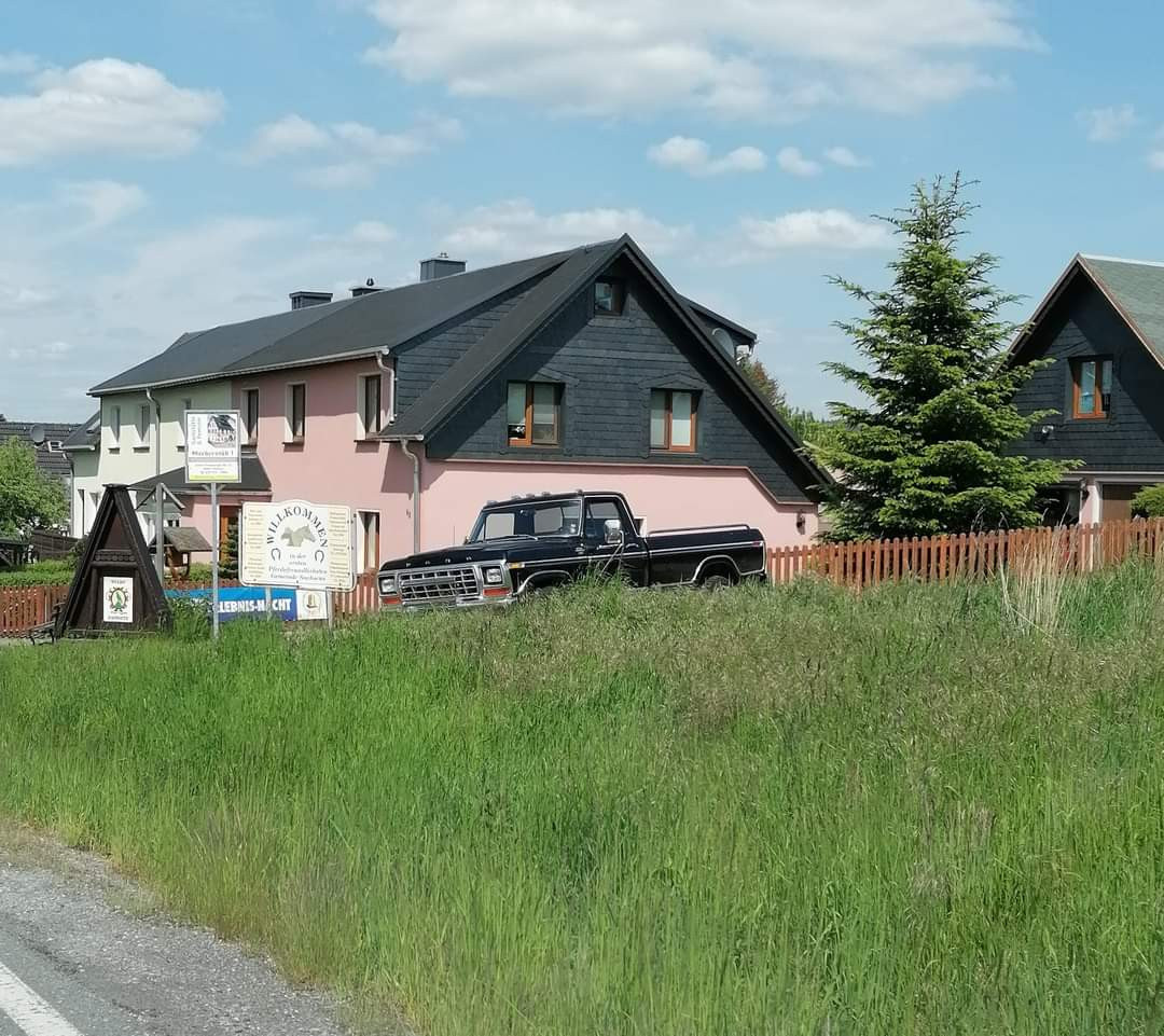 Der Schrottplatz - Spiegelsymmetrisch des Showrooms