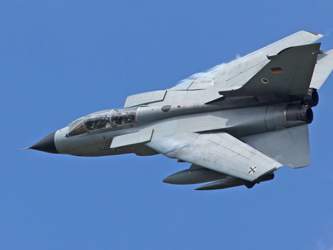 31276005-ein-kampfflugzeug-der-deutschen-luftwaffe-vom-typ-tornado-mit-der-kennung-4475-1al819sogve9