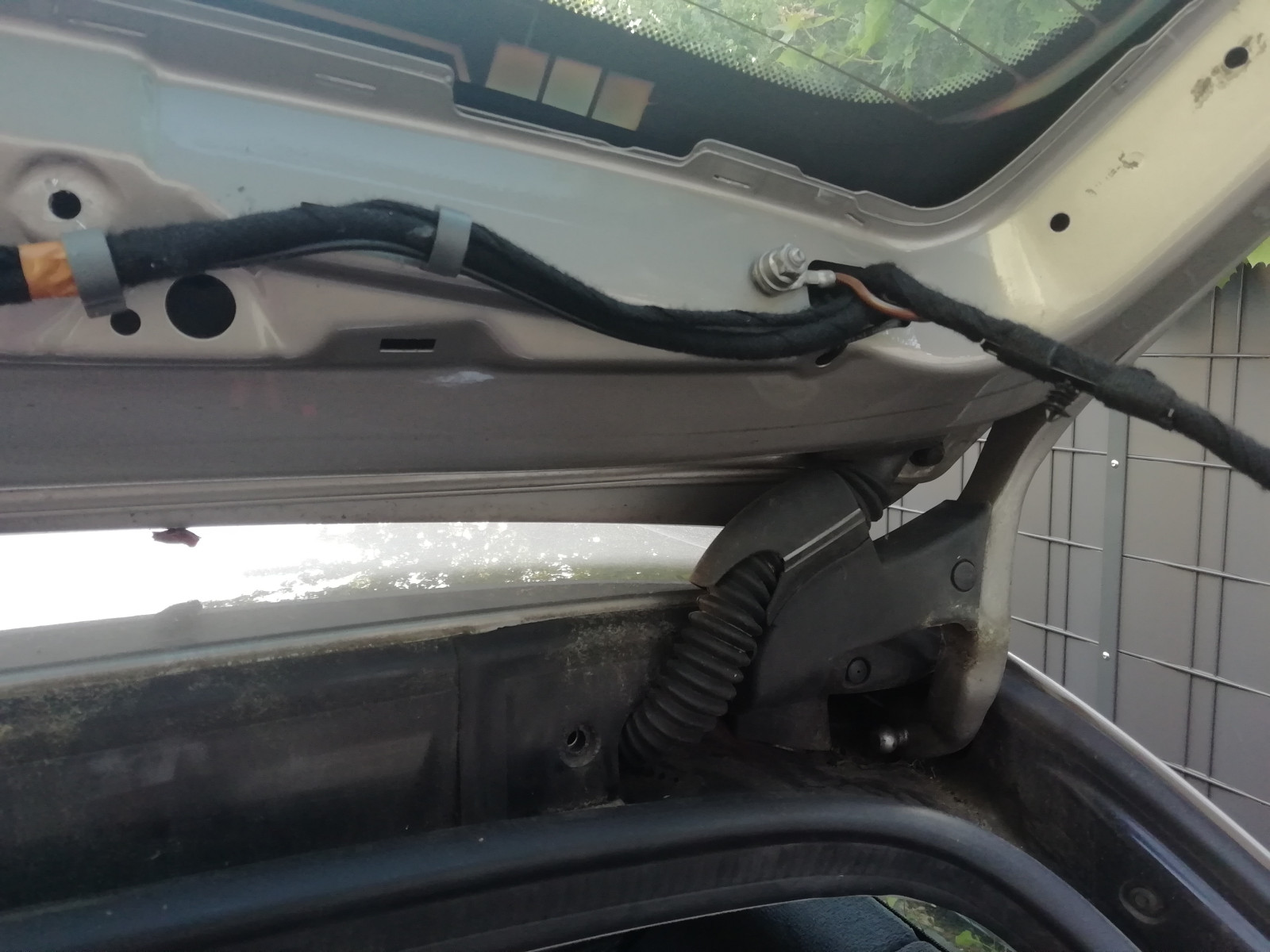 Heckaufprall gegen Laterne beim Rangieren...