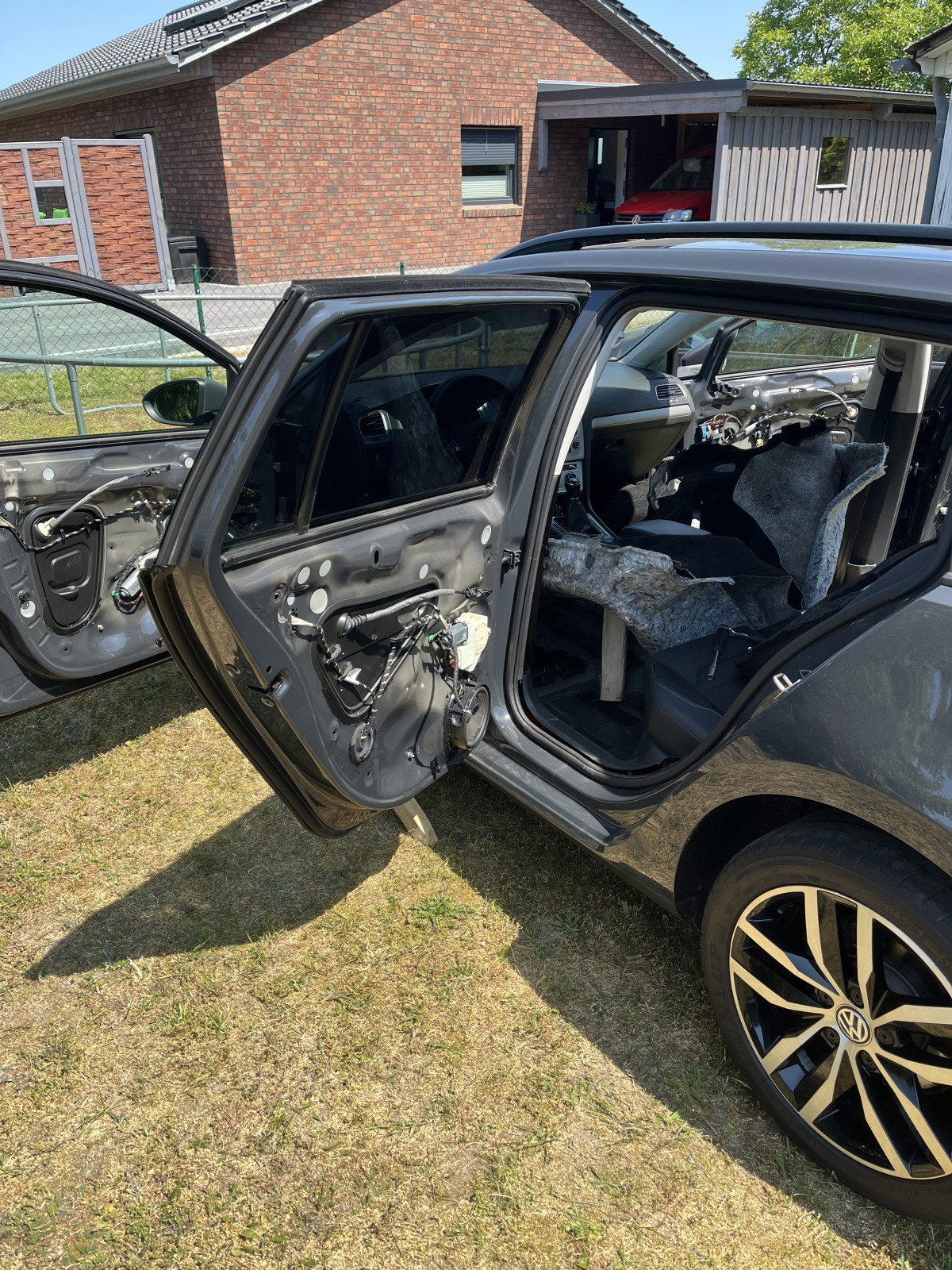 Reparaturanleitung undichte Tür (Lautsprecher), Wasser im Fussraum hinten