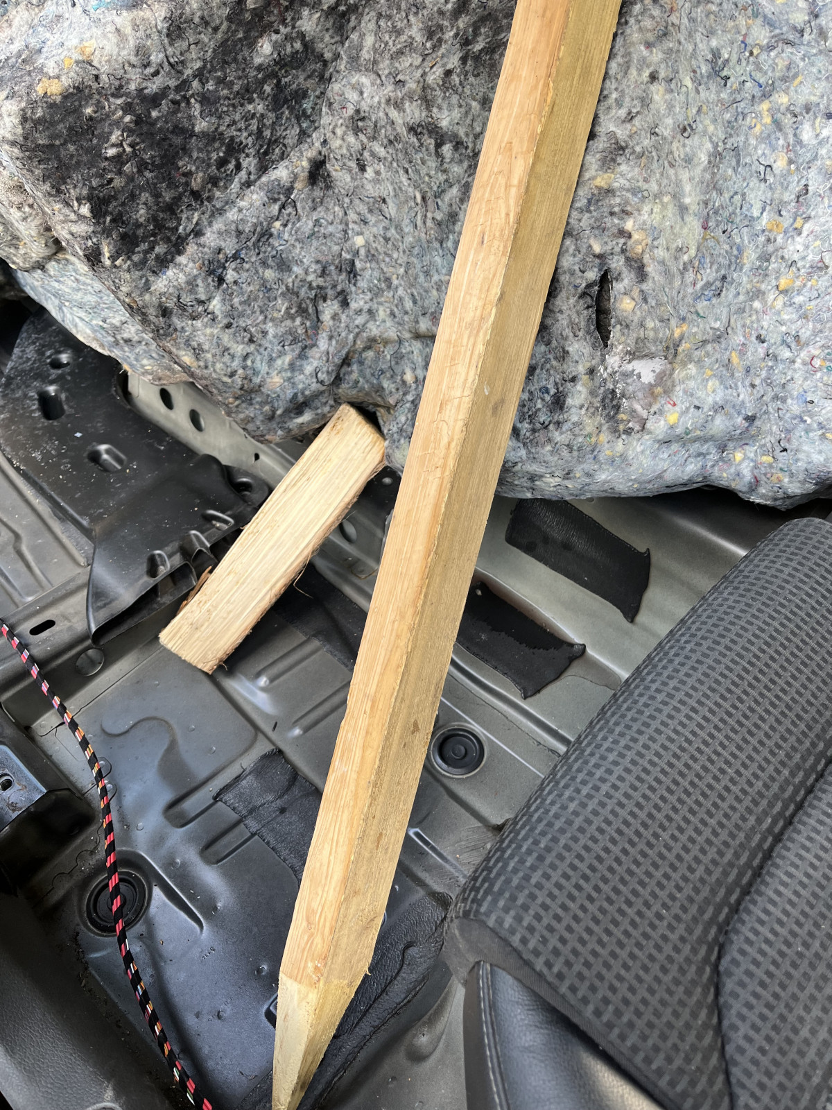 Reparaturanleitung undichte Tür (Lautsprecher), Wasser im Fussraum hinten