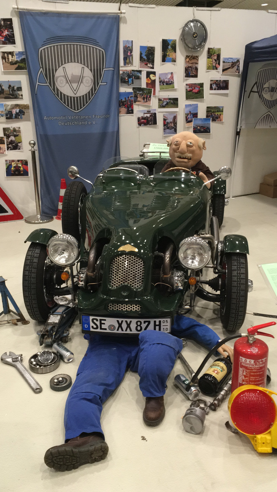 Der Schrottplatz - Spiegelsymmetrisch des Showrooms