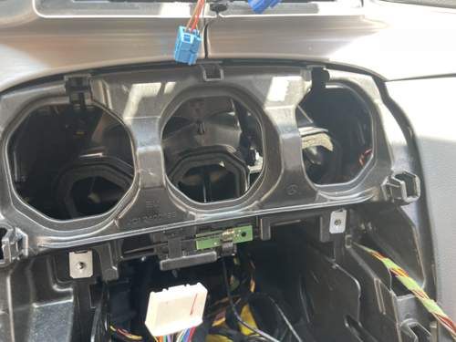 Lüftungskanäle ausgehängt