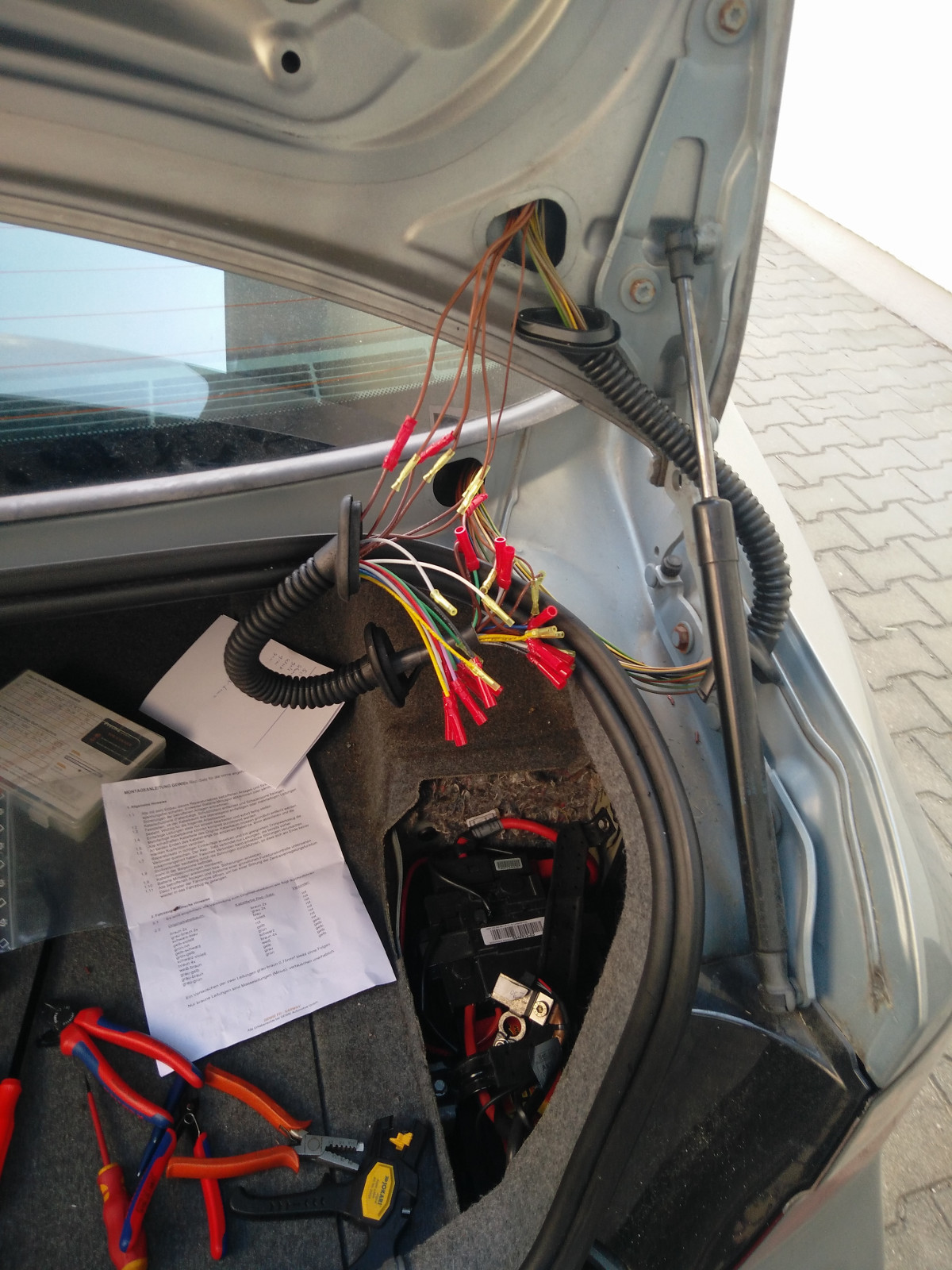 Rückleuchtenflackern und Fehlermeldung "9CA9 Kontakt 30A" - Hilfeanfrage