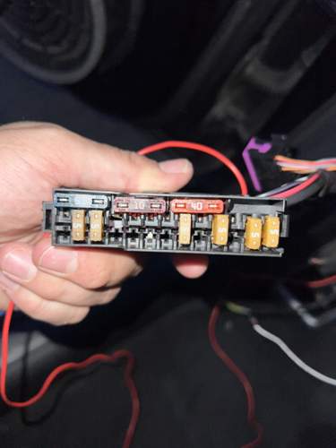 12v Sicherung schwarz links Fahrerseite