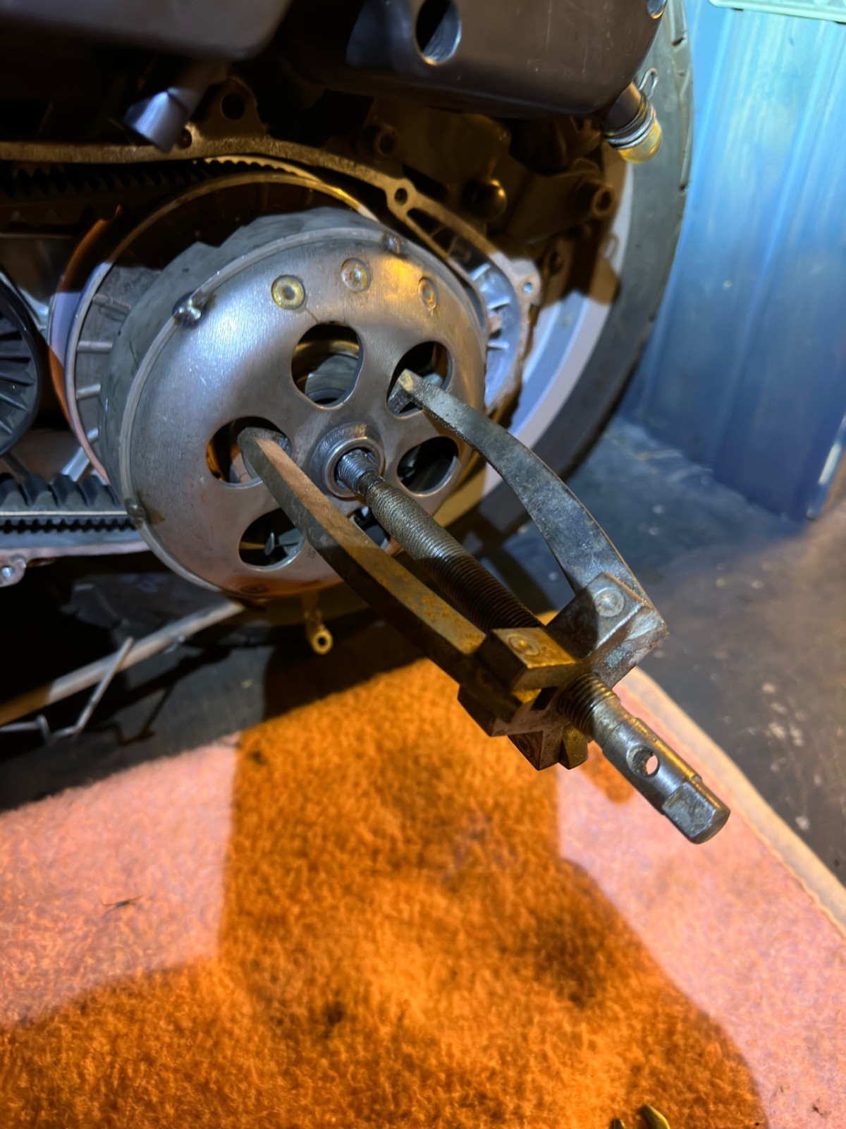 Peugeot Satelis 250 Kupplung ausbauen