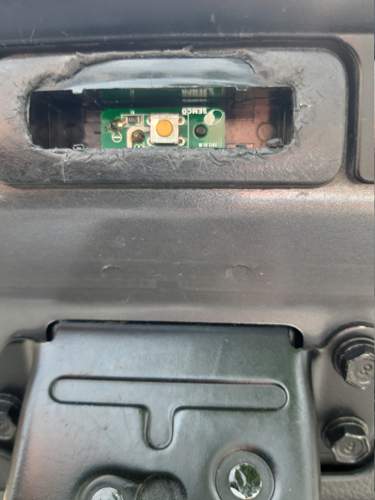 Defekter Entriegelungsknopf