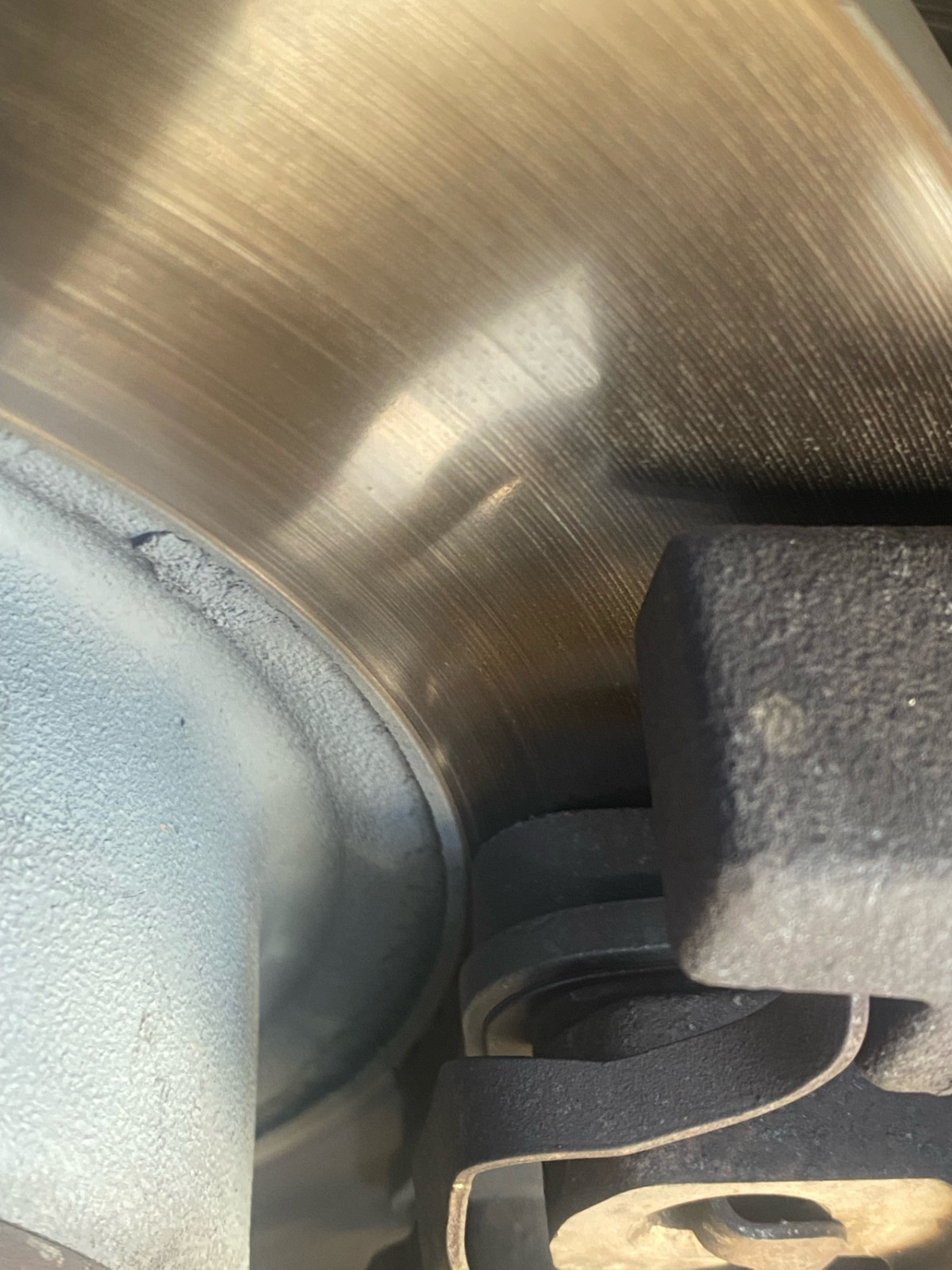 Neue Bremsscheibe und Beläge schleifen und quietschen