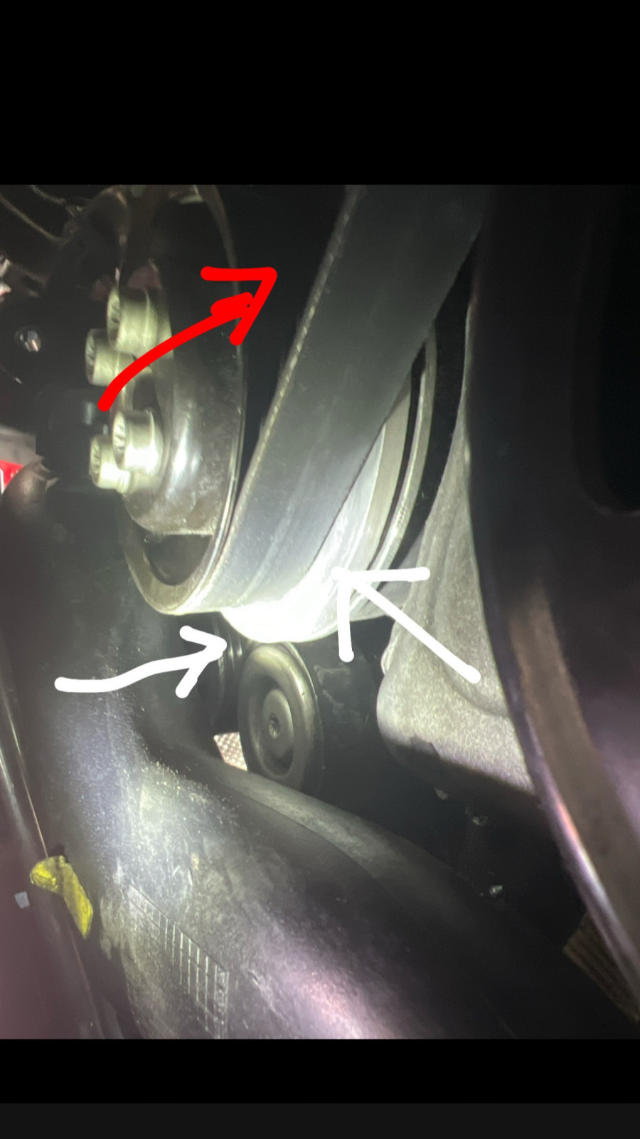 Schraube von der Kurbellwelle löst sich (Keilriemen bleibt stecken und alles blockiert)