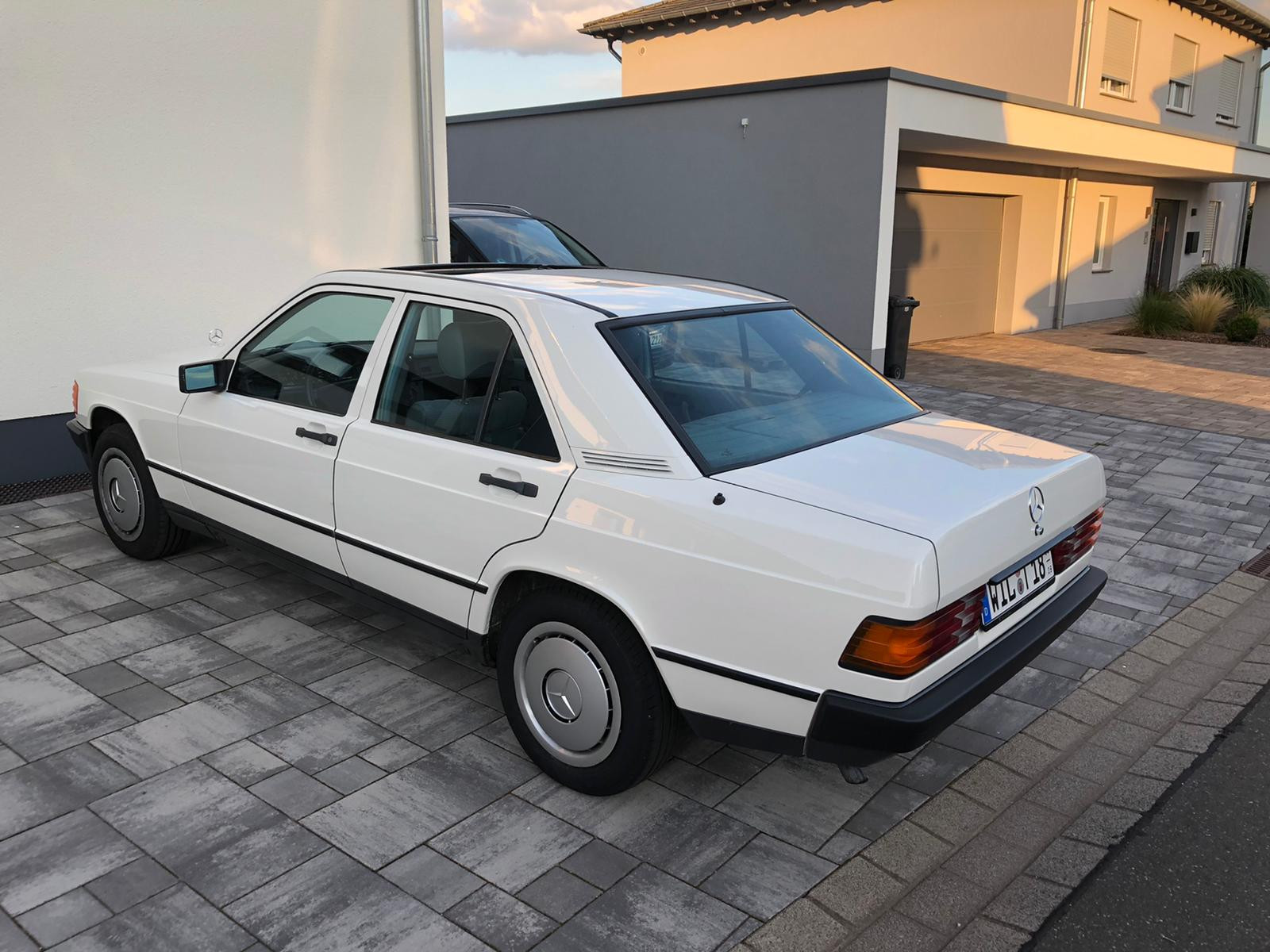 Verkaufe meinen 1985er 190E mit nur 40.000 km