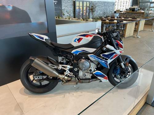 Bmw m 1000 r