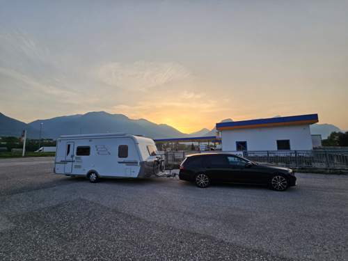 Hymer Eriba Nova 560 + E220d