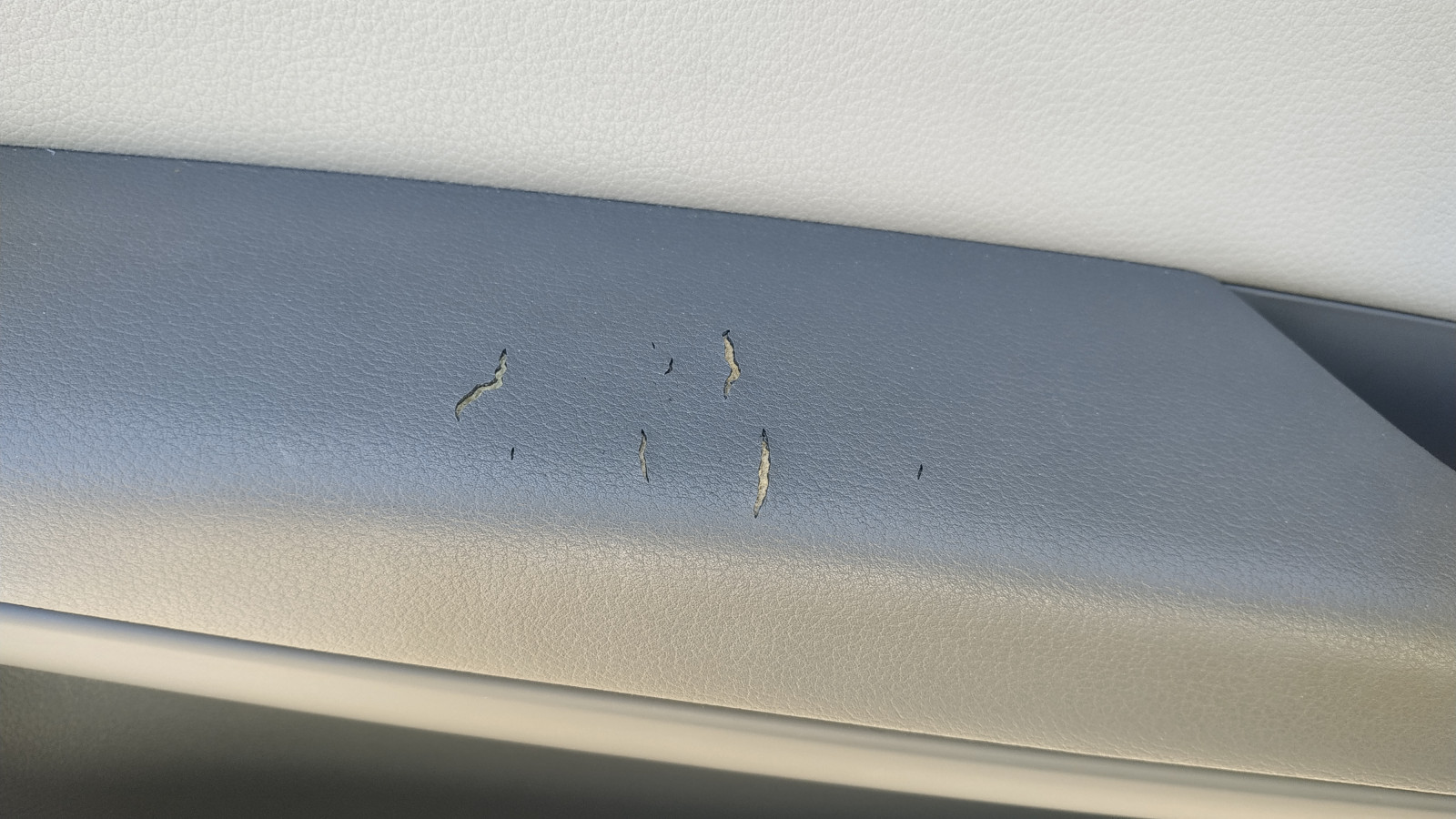 Armlehne bekommt Risse - A5 Cabrio FL 2012