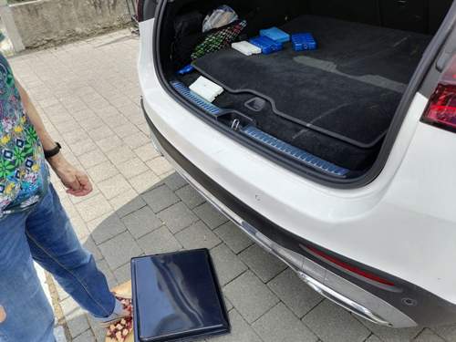 Hier sieht man den schrägen Kofferraumbo