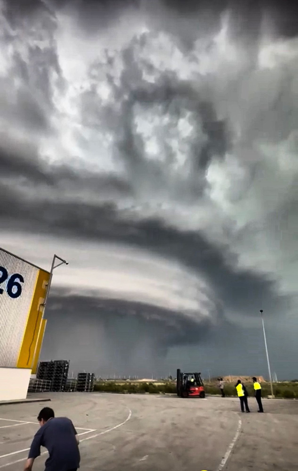 Zippos, Bikermesser, Lagerfeuer in Zeiten der E-Moppeds.